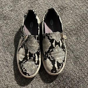 Dr. Scholls’ snakeskin slip ons